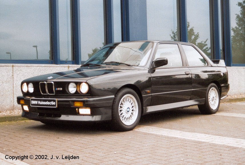 Silver, 'Nagarosilver' or black. http://www.m3-e30.de/507.JPG